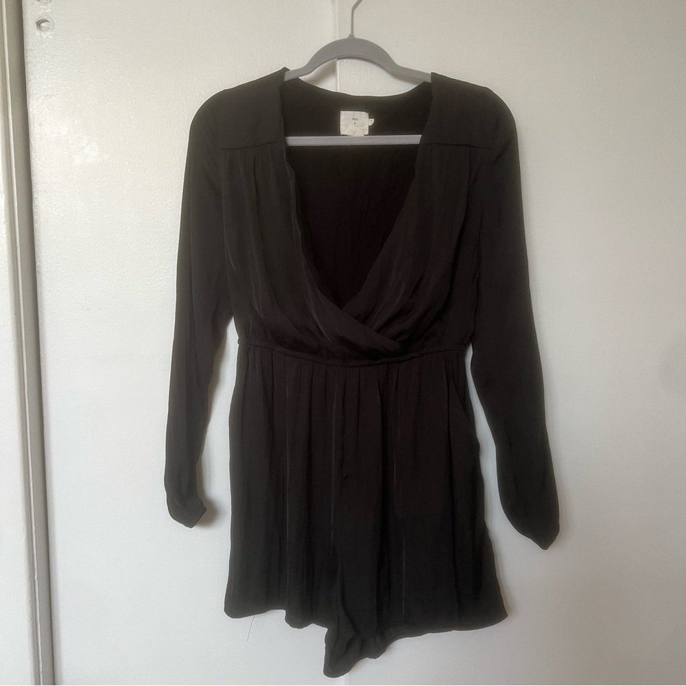 ✨🖤ALICE AND UO romper. ***MINT CONDITION** like new 🖤✨